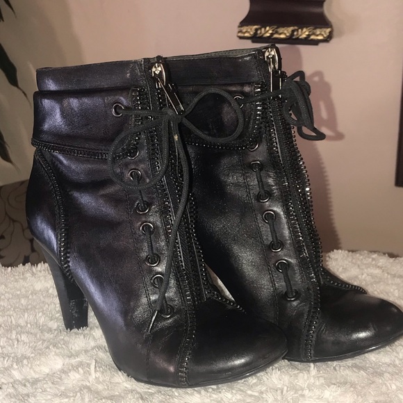 Jeffrey Tyler - Picture 3 of 10